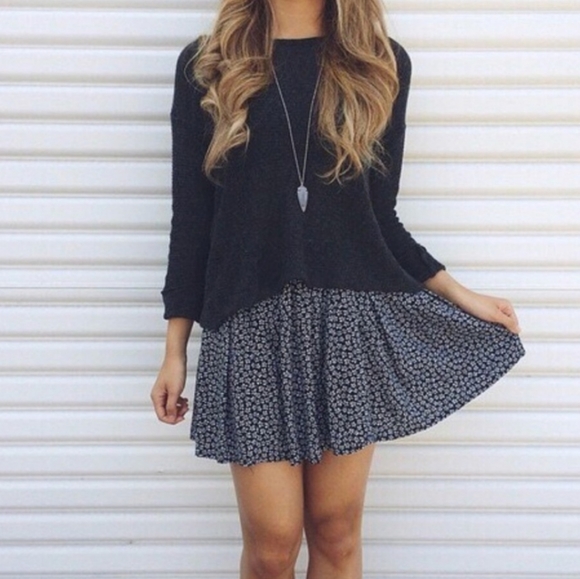 Brandy Melville Dresses & Skirts - BRANDY MELVILLE daisy print flippy skirt